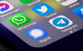 WhatsApp growth slumps as rivals Signal, Telegram rise